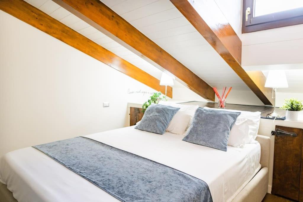 Canonica Attic Apartment Милано Екстериор снимка