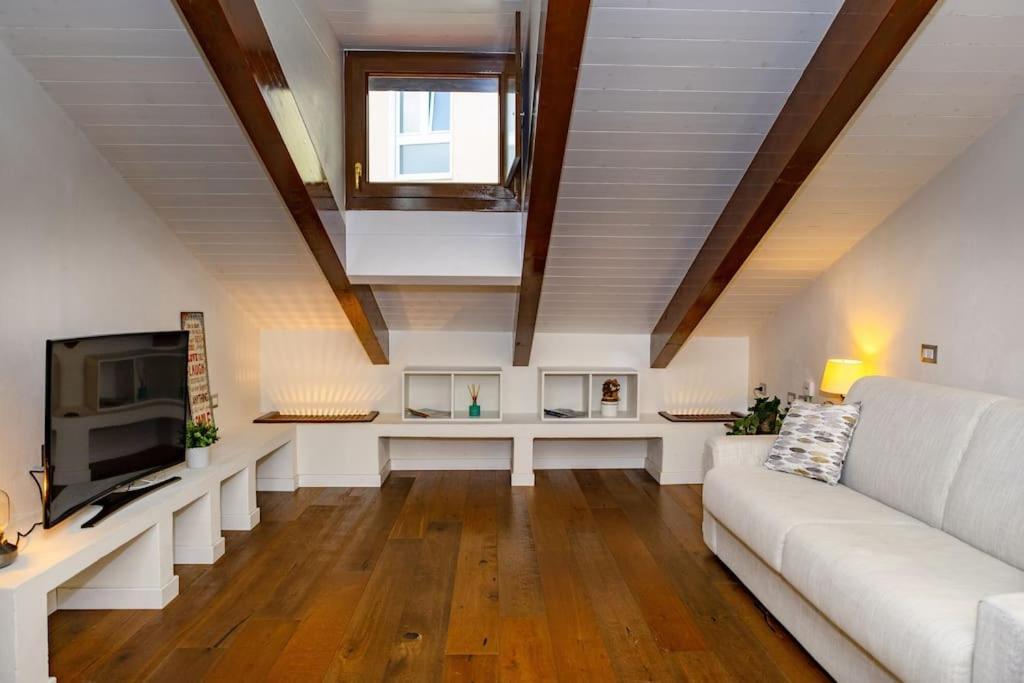 Canonica Attic Apartment Милано Екстериор снимка